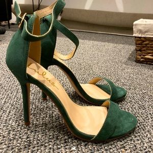 NWT Lulus Forest Green heels